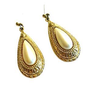 Pierced earrings chunky teardrops textured gold & faux pearl bead drop & dangle